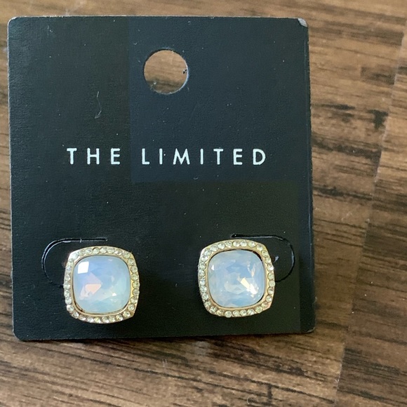 Beautiful earring - Picture 2 of 3